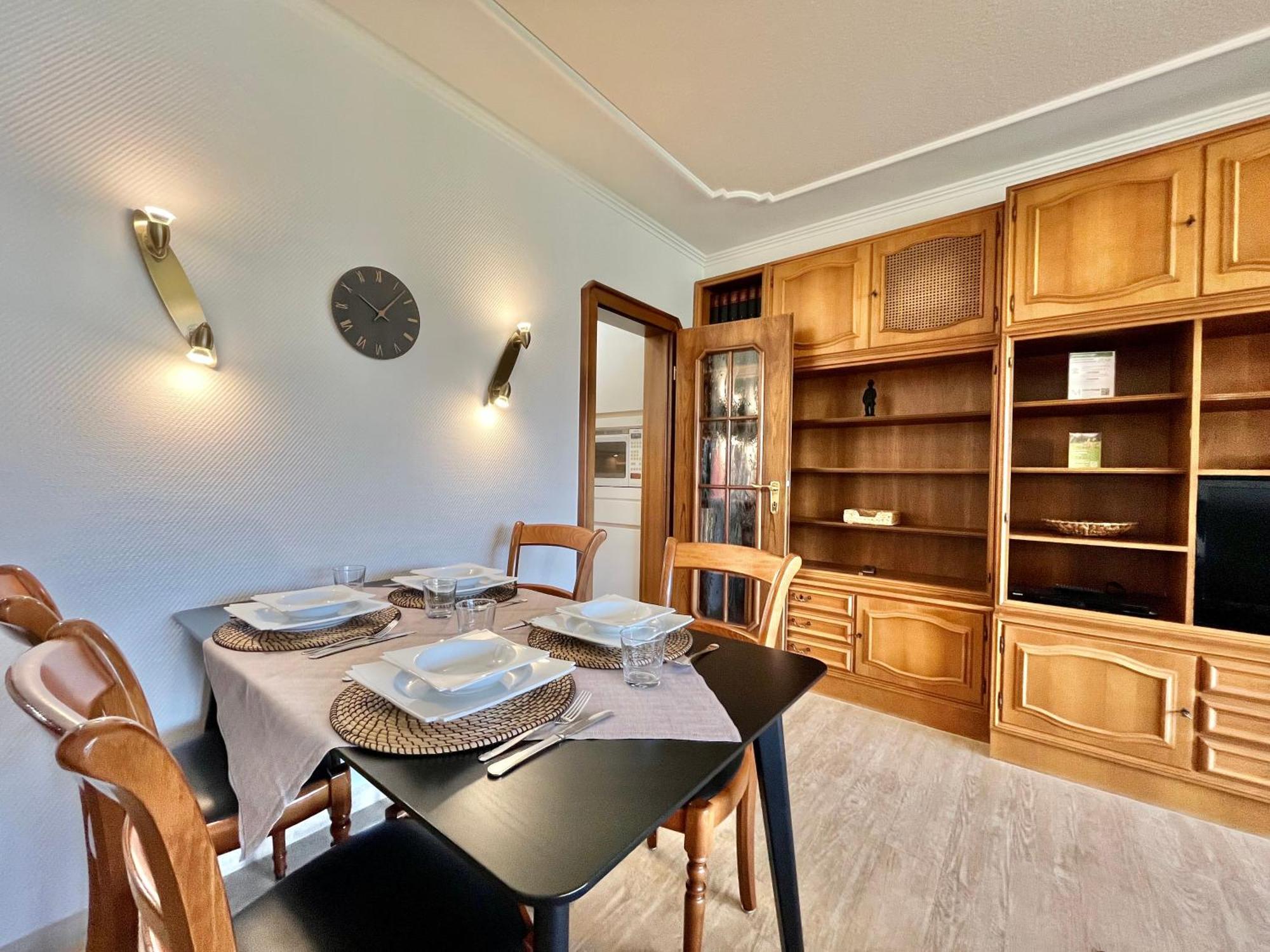 Montana Haus, B14 *